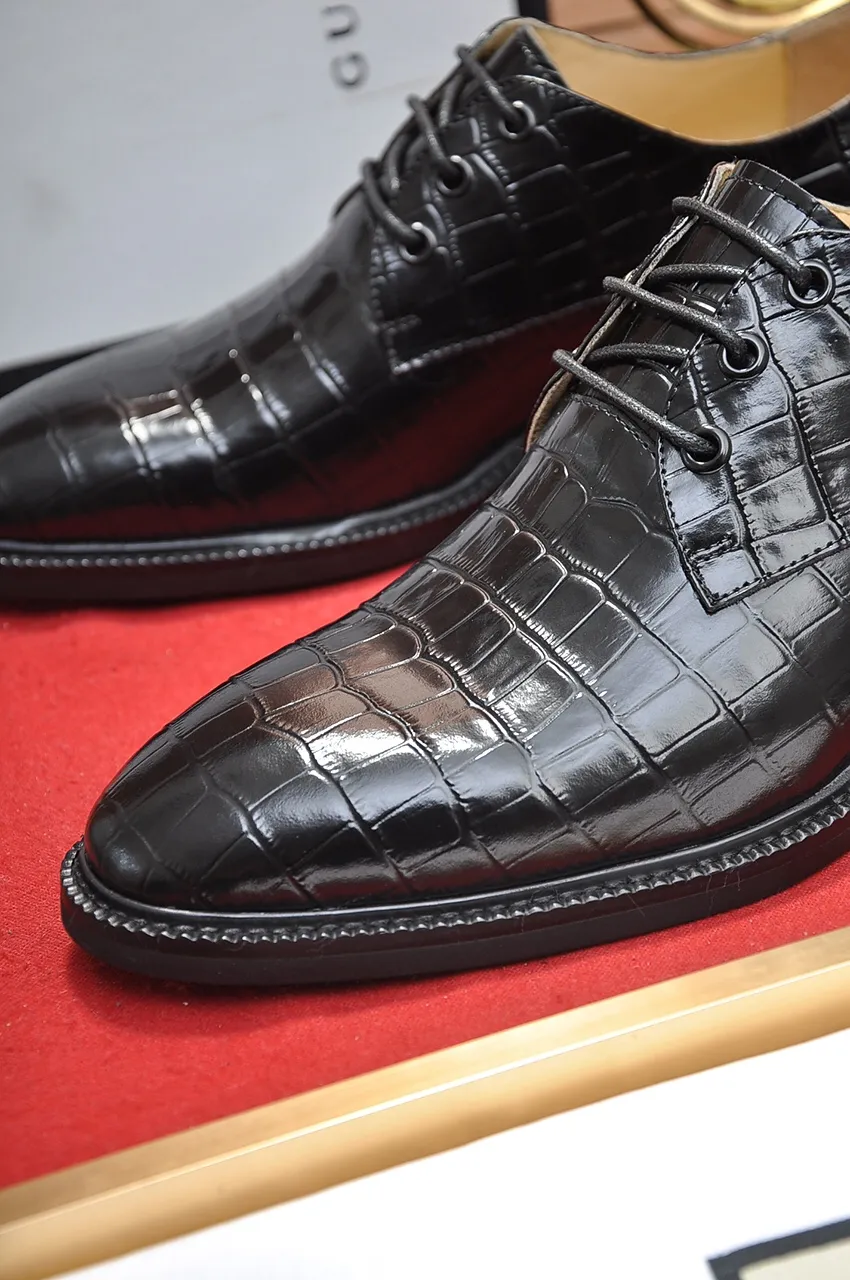 Men's shoes💰460💶Italy's top luxury men's shoes giant [GUCCI Gucci] has a new model 🍃Original European style🔰 Pleasant to the eye😍In order to make the shoes more durable and non-deformable🌀The production continues to follow traditional methods but there is still no lack of innovation💪The original cowhide is chosen for the leather♻️ Smooth, natural and exceptionally bright⭐Made of imported cowhide, the first choice of the rich 38-45 (45 customized)
